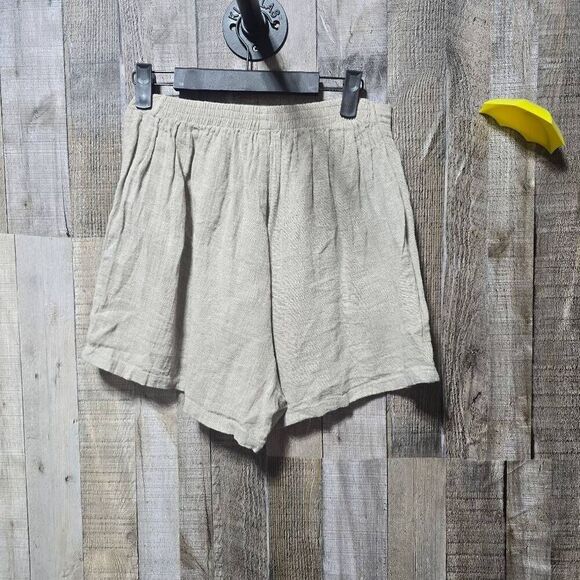 Yoli & Otis Tan Linen Shorts - Picture 2 of 4